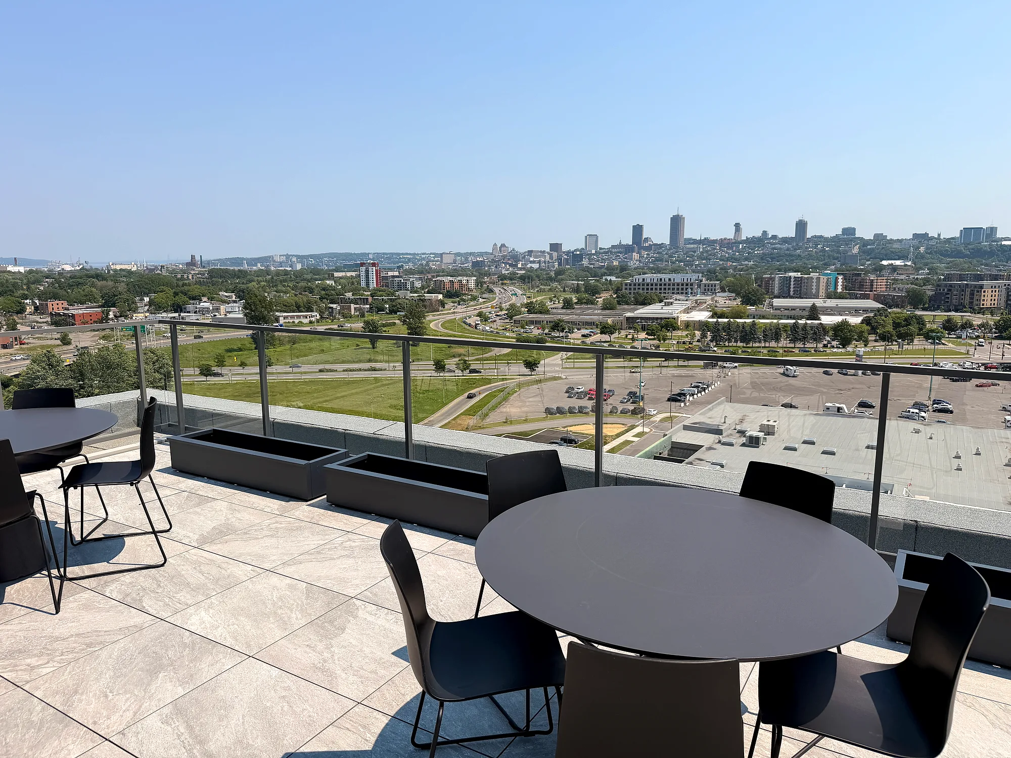 Terrasse commune sur le toit avec vue sur Québec, projet Place Fleur de Lys